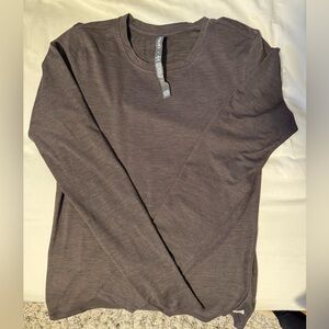 Like new Vuori Long Sleeve Lux Crew, size S